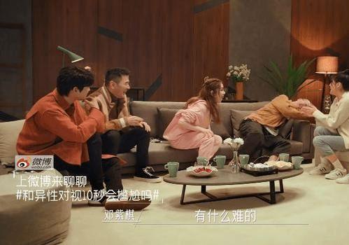 娱乐吃瓜女明星敬酒,敬酒瞬间，女明星们的“吃瓜”时刻