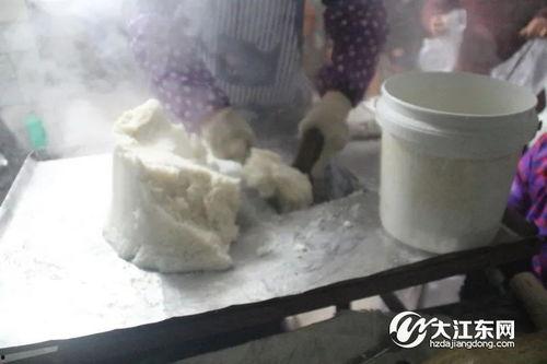 娱乐吃瓜酱爷爷带骨灰盒,遗愿带骨灰盒引发网友热议